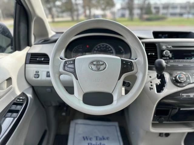 2013 Toyota Sienna LE V6 8 Passenger