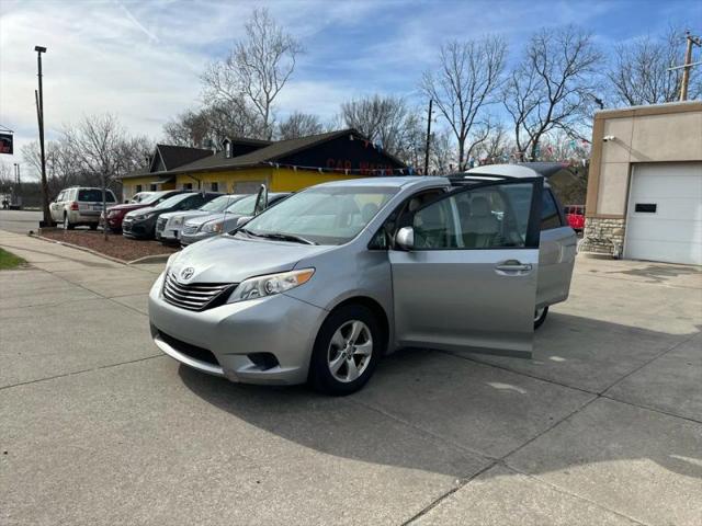 2013 Toyota Sienna LE V6 8 Passenger