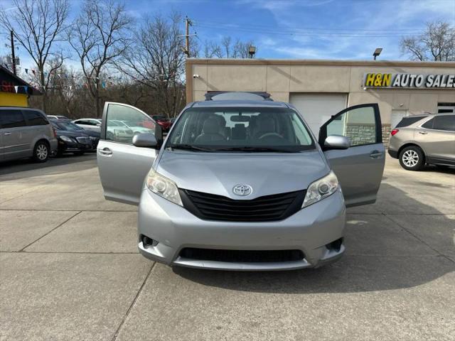 2013 Toyota Sienna LE V6 8 Passenger