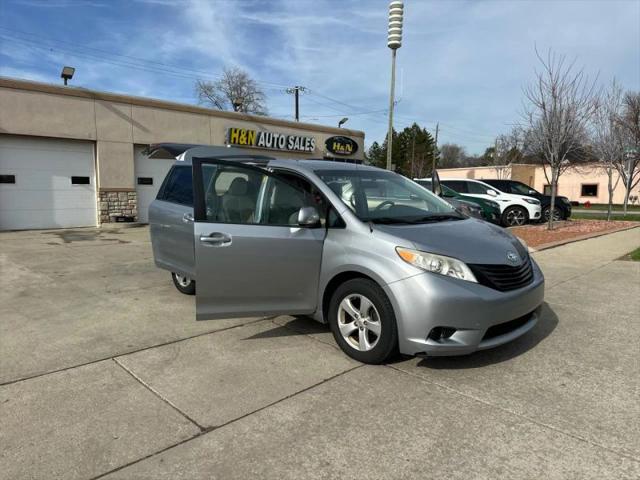 2013 Toyota Sienna LE V6 8 Passenger