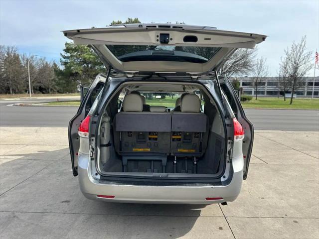 2013 Toyota Sienna LE V6 8 Passenger