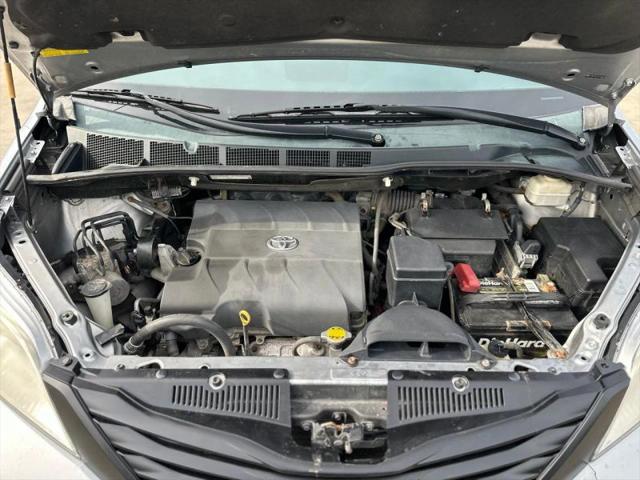 2013 Toyota Sienna LE V6 8 Passenger