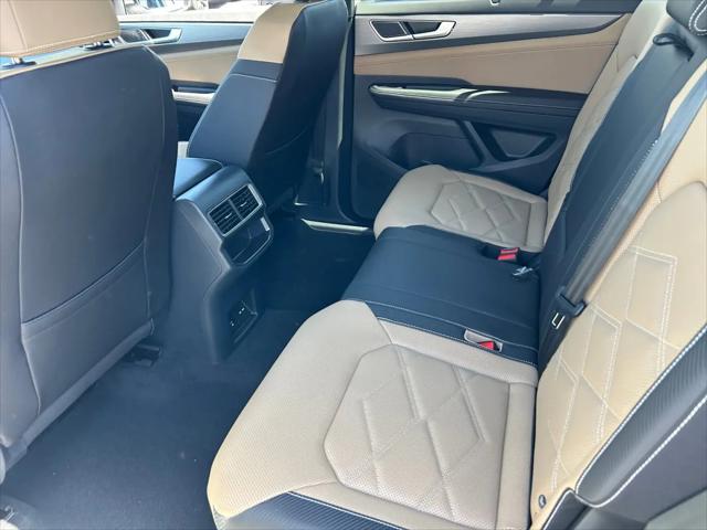 2026 Volkswagen Atlas Cross Sport SE with Technology