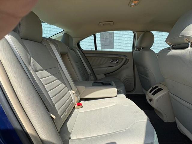 2013 Ford Taurus SE
