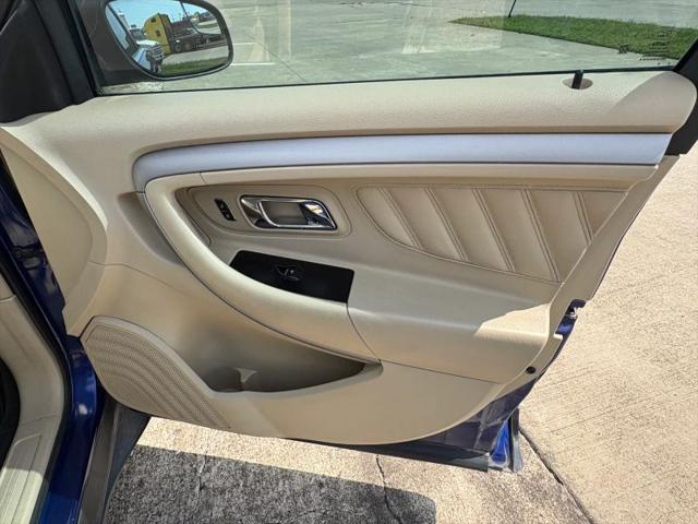 2013 Ford Taurus SE