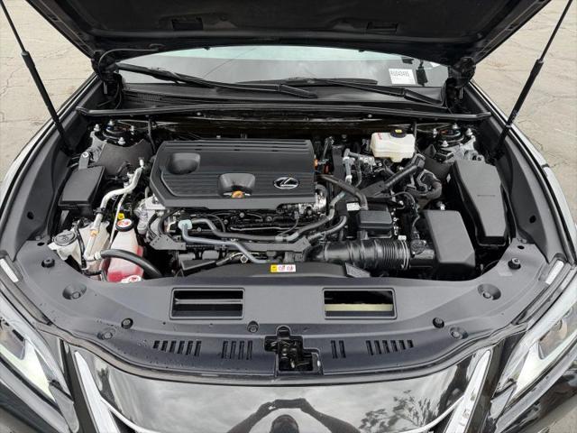 2024 Lexus ES 300h 300h