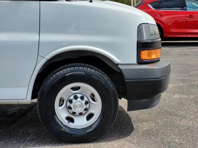 2023 Chevrolet Express Passenger RWD 3500 Regular Wheelbase LS