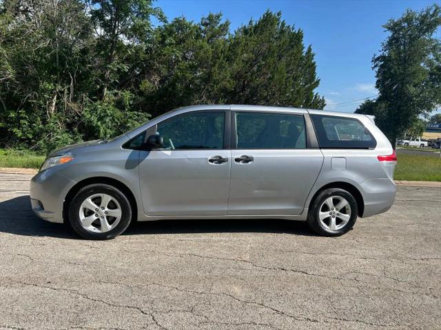 2012 Toyota Sienna LE 8 Passenger