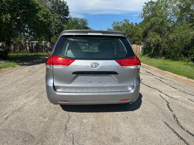 2012 Toyota Sienna LE 8 Passenger