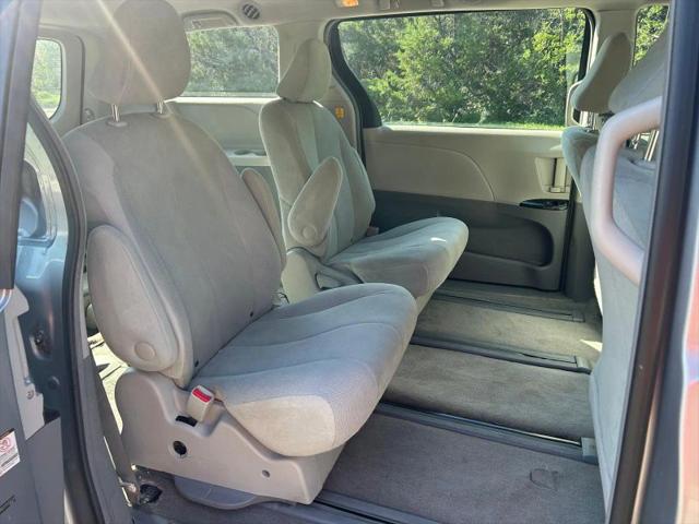 2012 Toyota Sienna LE 8 Passenger