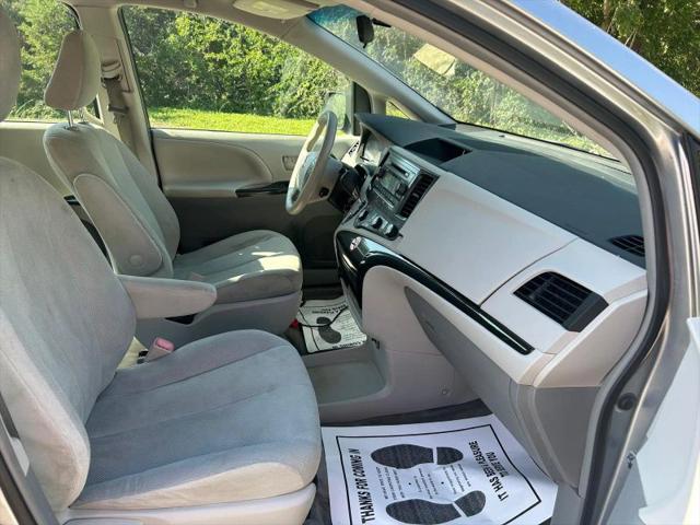 2012 Toyota Sienna LE 8 Passenger