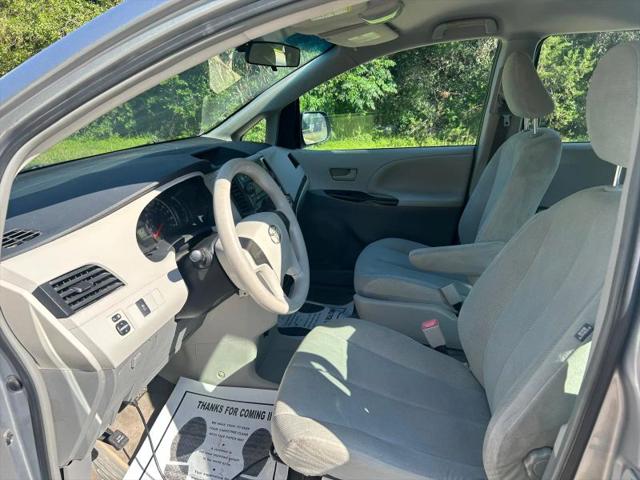 2012 Toyota Sienna LE 8 Passenger