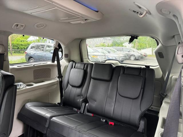 2015 Chrysler Town & Country Touring