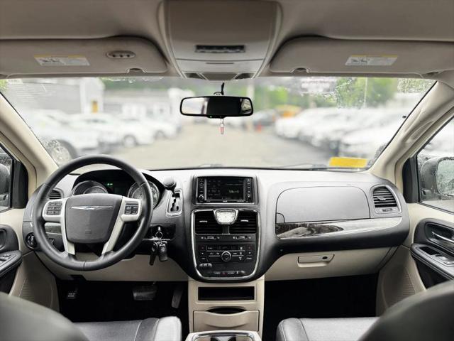 2015 Chrysler Town & Country Touring