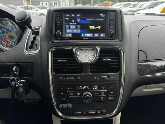 2015 Chrysler Town & Country Touring
