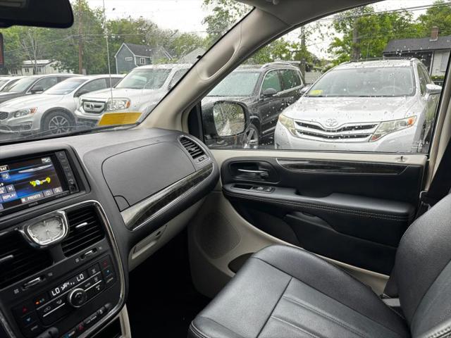 2015 Chrysler Town & Country Touring