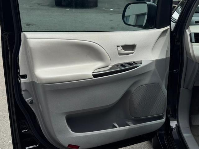2014 Toyota Sienna LE 7 Passenger