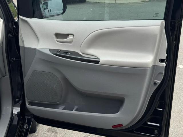 2014 Toyota Sienna LE 7 Passenger