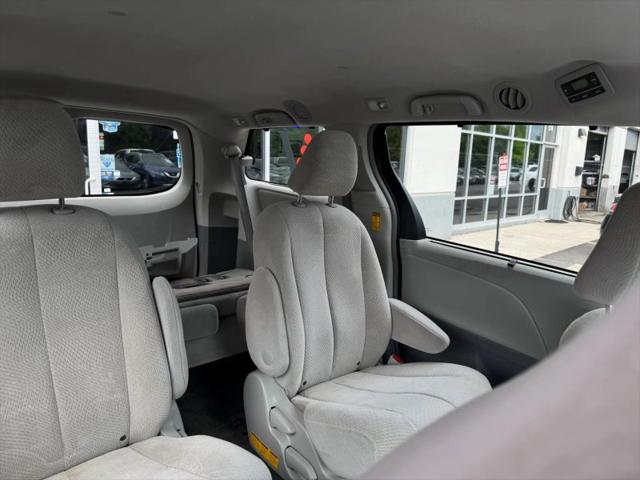 2014 Toyota Sienna LE 7 Passenger
