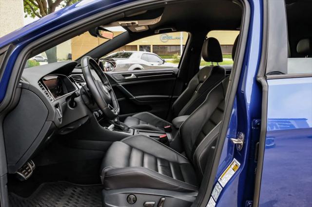 2019 Volkswagen Golf R 2.0T w/DCC & Navigation