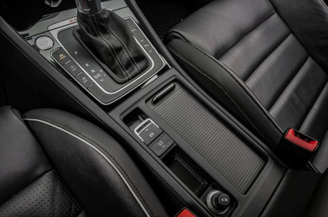 2019 Volkswagen Golf R 2.0T w/DCC & Navigation