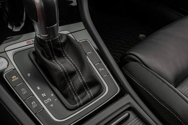 2019 Volkswagen Golf R 2.0T w/DCC & Navigation
