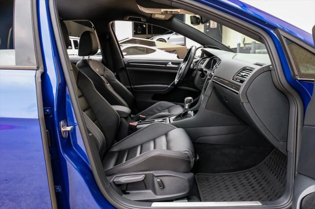 2019 Volkswagen Golf R 2.0T w/DCC & Navigation