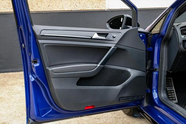 2019 Volkswagen Golf R 2.0T w/DCC & Navigation