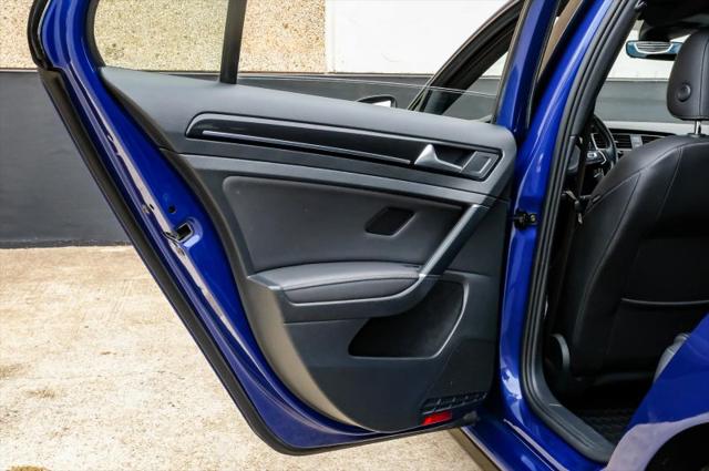 2019 Volkswagen Golf R 2.0T w/DCC & Navigation