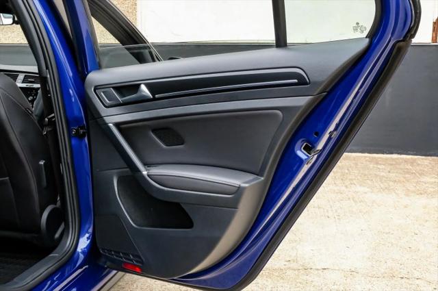 2019 Volkswagen Golf R 2.0T w/DCC & Navigation