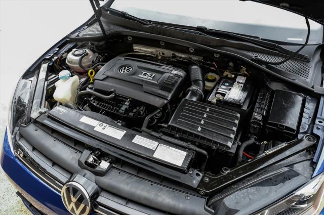2019 Volkswagen Golf R 2.0T w/DCC & Navigation