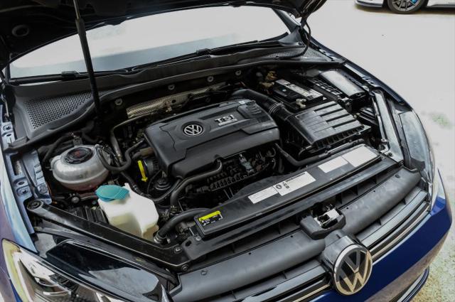 2019 Volkswagen Golf R 2.0T w/DCC & Navigation