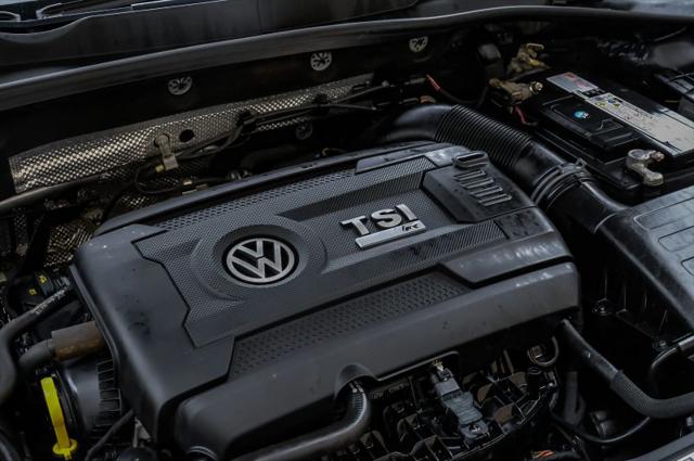 2019 Volkswagen Golf R 2.0T w/DCC & Navigation