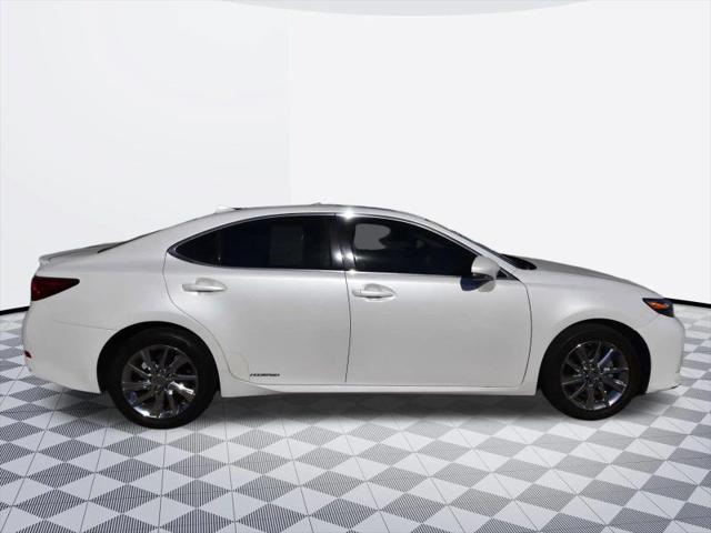 2016 Lexus ES 300h 300h