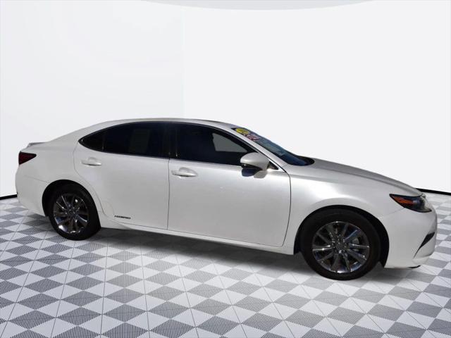 2016 Lexus ES 300h 300h
