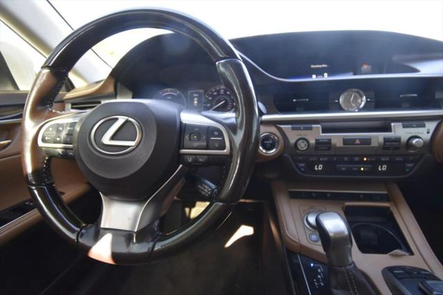 2016 Lexus ES 300h 300h