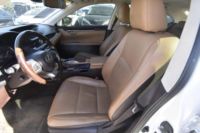 2016 Lexus ES 300h 300h