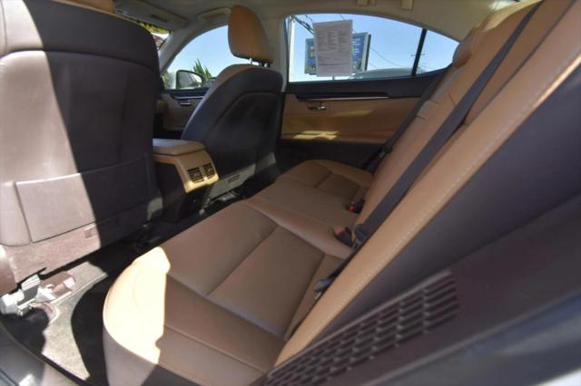 2016 Lexus ES 300h 300h