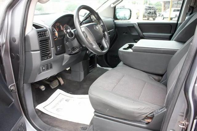2013 Nissan Titan SV