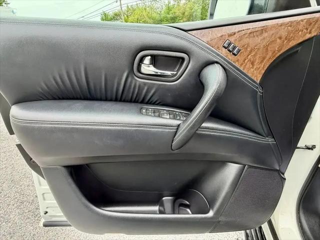 2016 INFINITI QX80 Standard