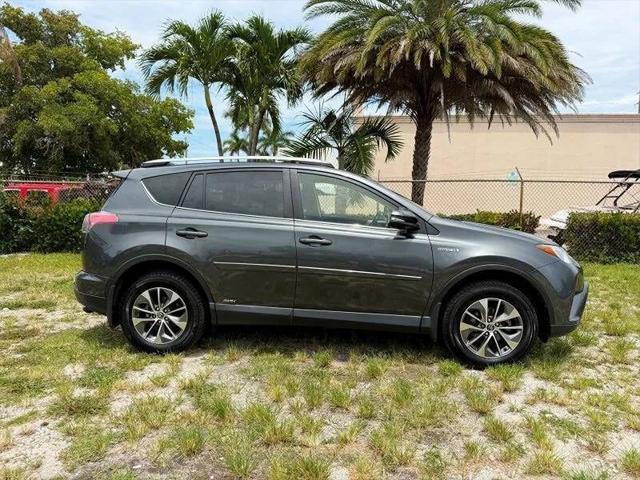 2016 Toyota RAV4 Hybrid XLE