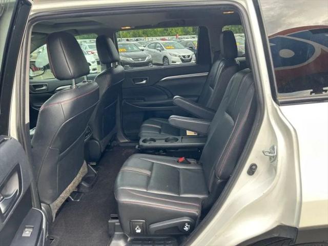 2019 Toyota Highlander SE