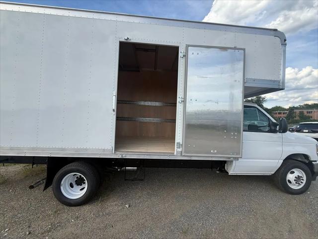 2027 Ford E-Series Cutaway E-450