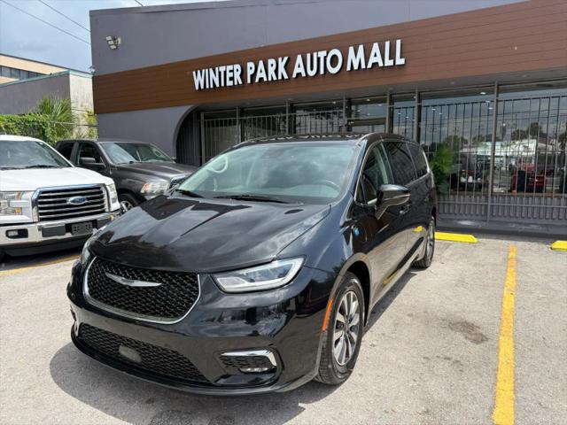 2022 Chrysler Pacifica Hybrid Touring L for sale in Orlando, FL