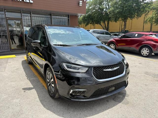 2022 Chrysler Pacifica Hybrid Touring L