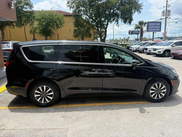 2022 Chrysler Pacifica Hybrid Touring L