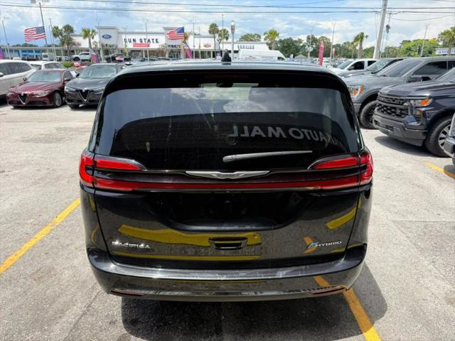 2022 Chrysler Pacifica Hybrid Touring L
