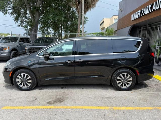 2022 Chrysler Pacifica Hybrid Touring L