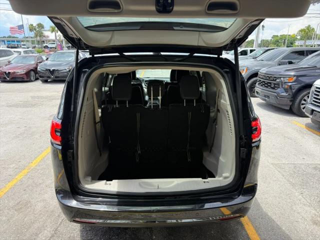 2022 Chrysler Pacifica Hybrid Touring L