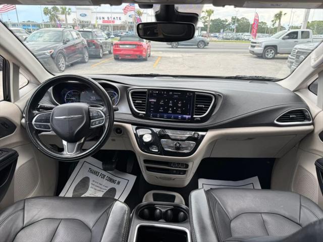 2022 Chrysler Pacifica Hybrid Touring L